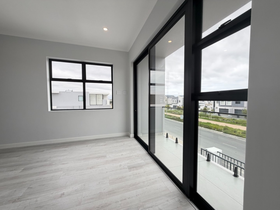 5 Bedroom Property for Sale in Sandown Western Cape